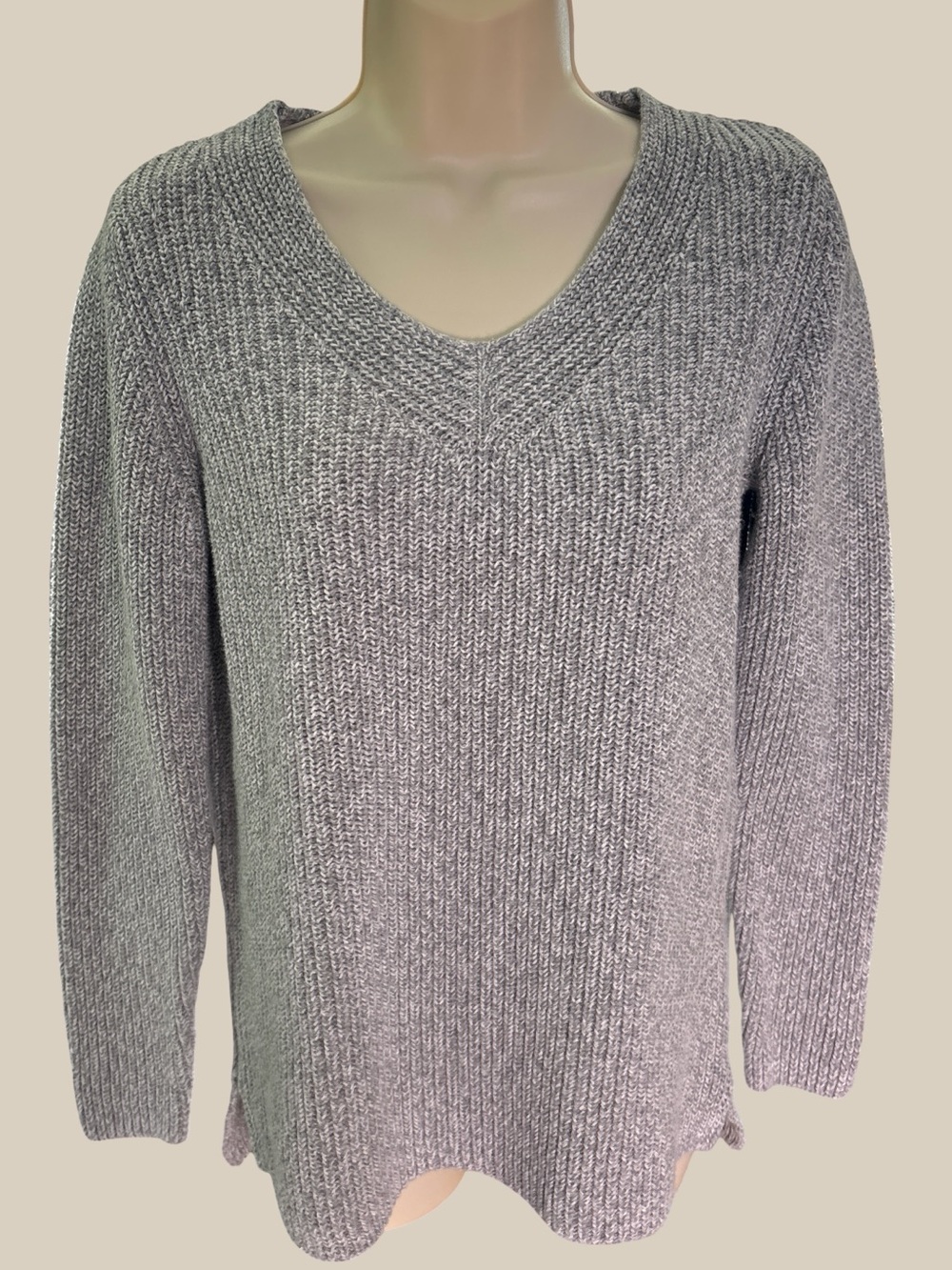 L.L. Bean Women’s Gray Marled Knit V Neck Sweater, Split High Low Hem, SZ M